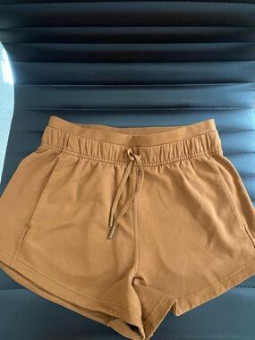 lululemon Inner Glow High Rise Short 3” Size 4